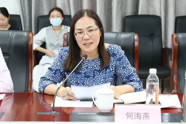 沙洲職業工學院學生處處（chù）長何（hé）海燕介紹學生就業情（qíng）況